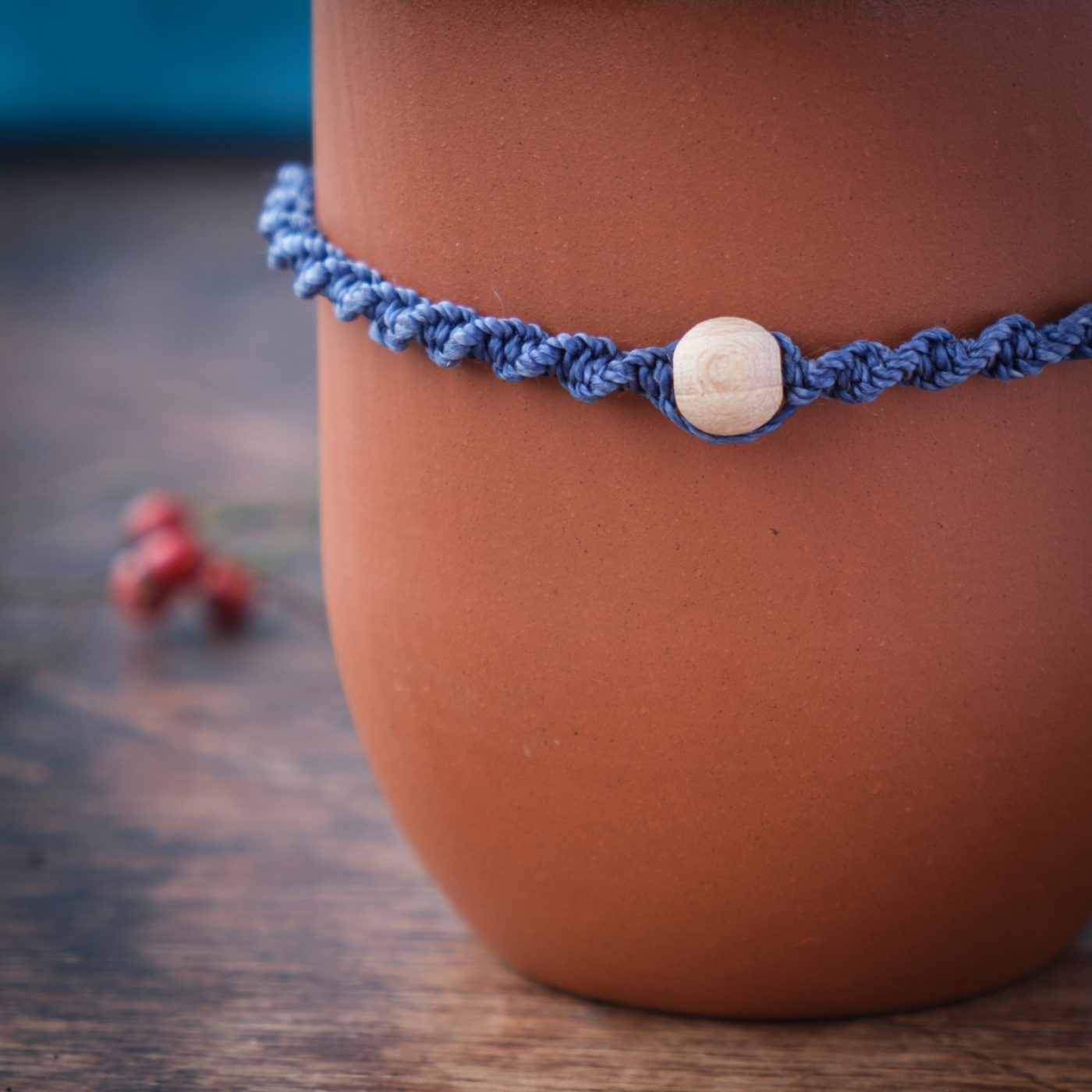 Spirale 'Hwinia' - Makramee Armband in Spiralform mit Perle im Zentrum Spirale 'Hwinia' - Makramee Armband in Spiralform mit Perle im Zentrum