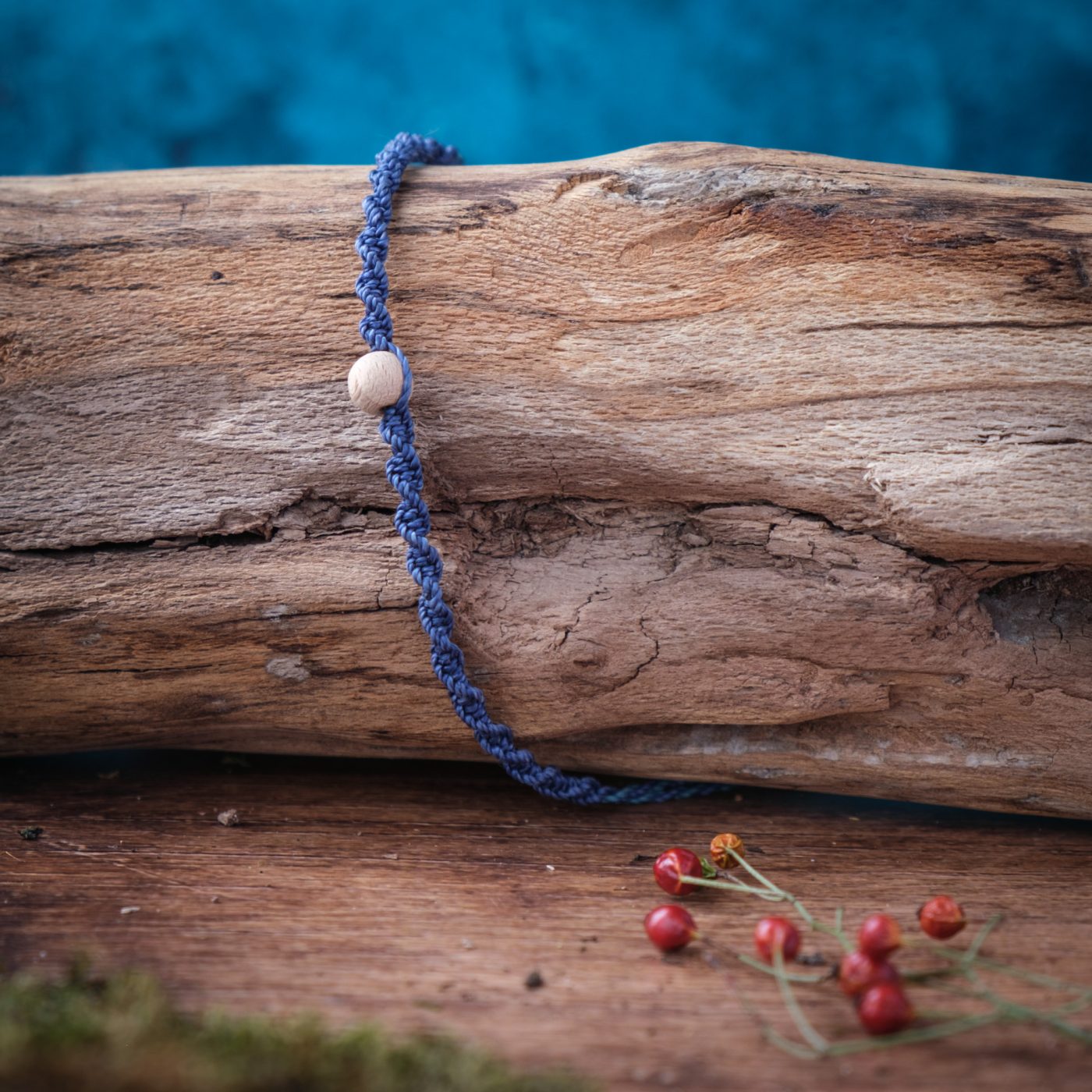 Spirale 'Hwinia' - Makramee Armband in Spiralform mit Perle im Zentrum Spirale 'Hwinia' - Makramee Armband in Spiralform mit Perle im Zentrum