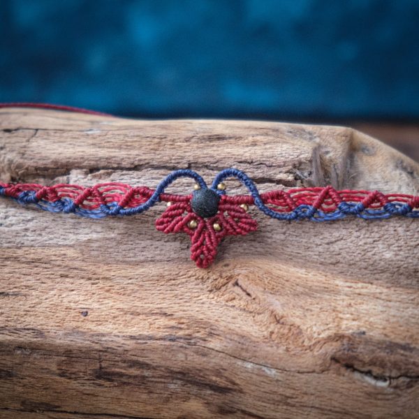 Efeublatt 'Athelas' - Makramee Armband mit Efeublatt und Wellenmuster Efeublatt 'Athelas' - Makramee Armband mit Efeublatt und Wellenmuster