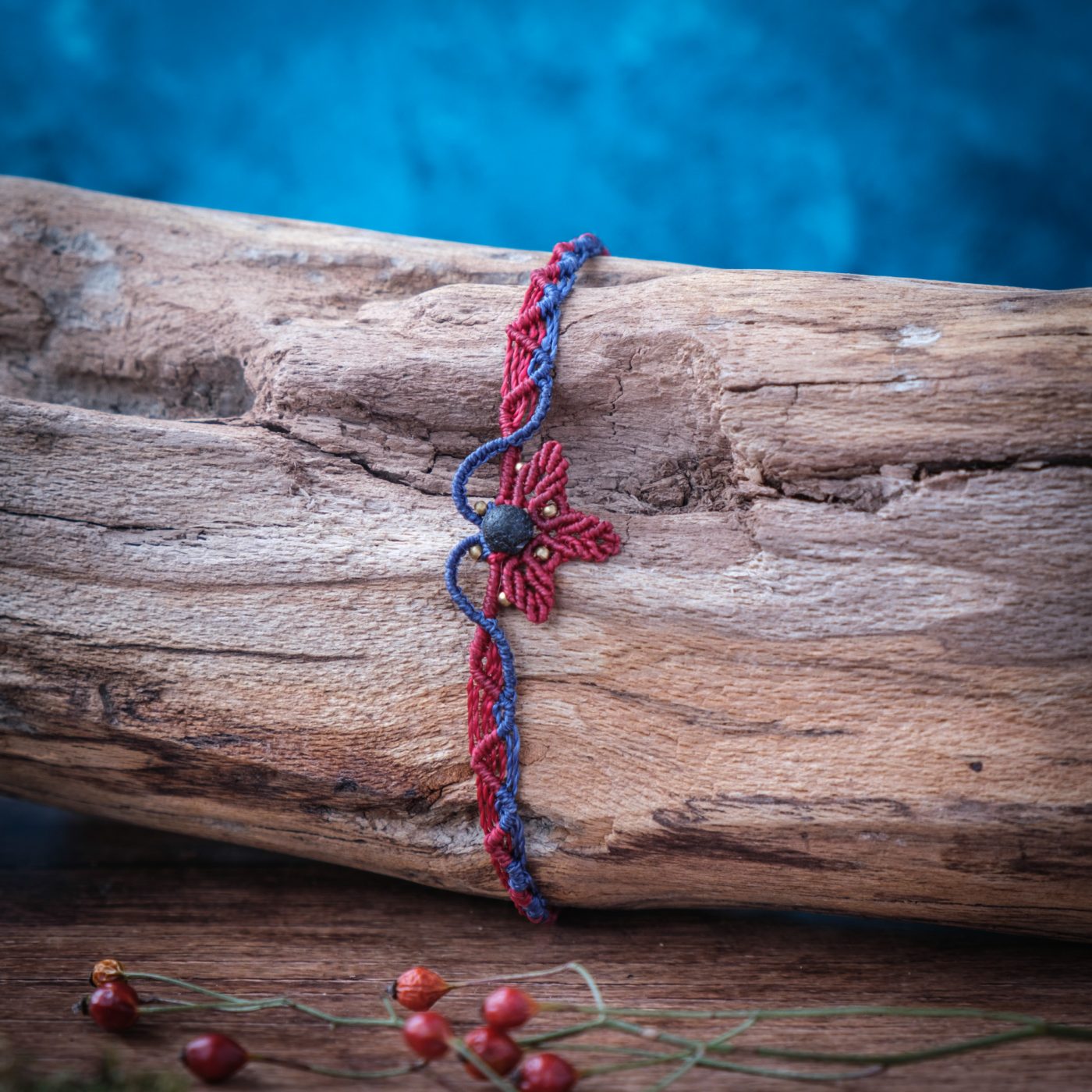 Efeublatt 'Athelas' - Makramee Armband mit Efeublatt und Wellenmuster Efeublatt 'Athelas' - Makramee Armband mit Efeublatt und Wellenmuster