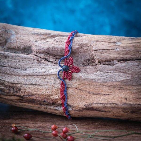 Efeublatt 'Athelas' - Makramee Armband mit Efeublatt und Wellenmuster Efeublatt 'Athelas' - Makramee Armband mit Efeublatt und Wellenmuster