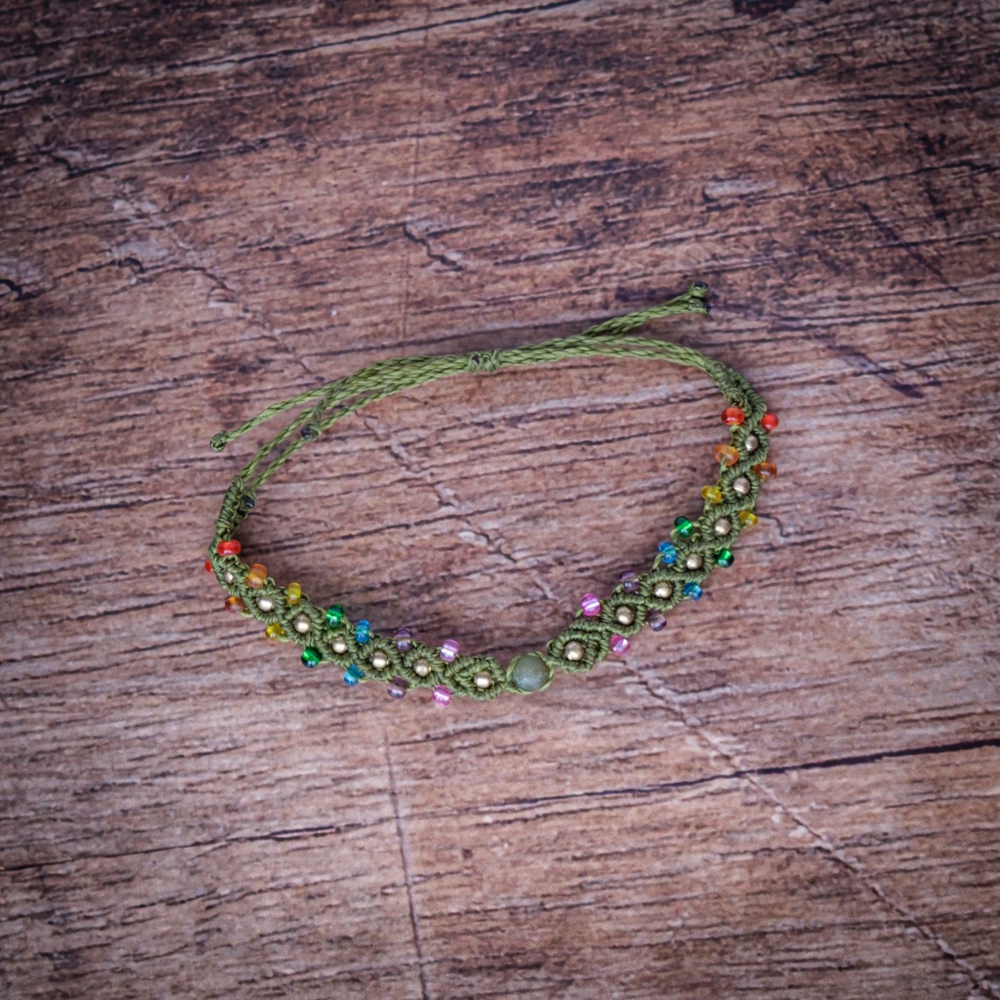 Chakra 'Asgar' - Makramee Armband mit farbigen Chakren als Perlen Chakra 'Asgar' - Makramee Armband mit farbigen Chakren als Perlen