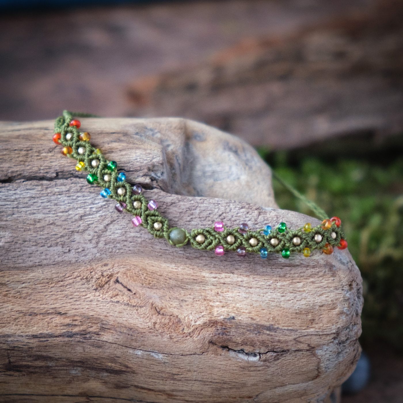 Chakra 'Asgar' - Makramee Armband mit farbigen Chakren als Perlen Chakra 'Asgar' - Makramee Armband mit farbigen Chakren als Perlen