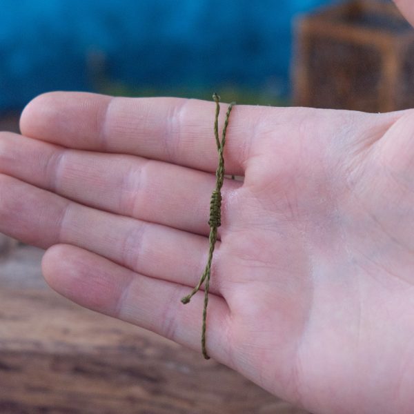 Chakra 'Asgar' - Makramee Armband mit farbigen Chakren als Perlen Chakra 'Asgar' - Makramee Armband mit farbigen Chakren als Perlen