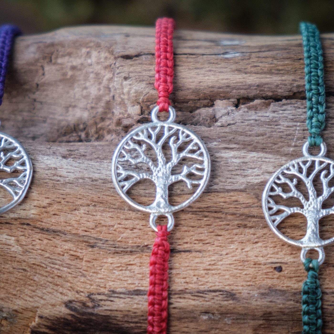 Verbundenheit 'Rhae' - Makramee Armband Schlicht mit Baum Metallverbinder Verbundenheit 'Rhae' - Makramee Armband Schlicht mit Baum Metallverbinder