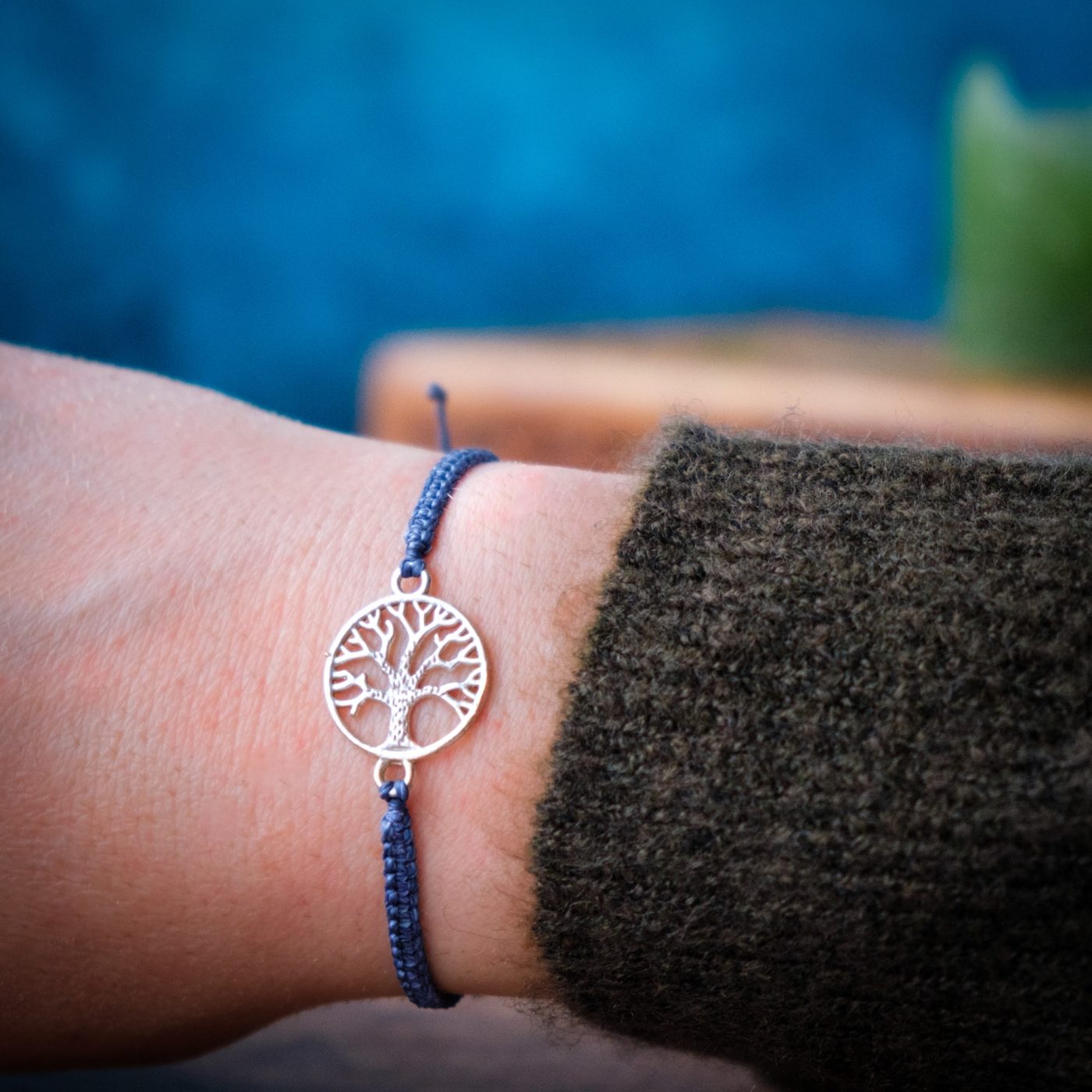 Verbundenheit 'Rhae' - Makramee Armband Schlicht mit Baum Metallverbinder Verbundenheit 'Rhae' - Makramee Armband Schlicht mit Baum Metallverbinder