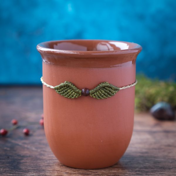 Flügelschlag 'Roval' - Makramee Armband Schlicht mit grünen Flügeln und Perle Flügelschlag 'Roval' - Makramee Armband Schlicht mit grünen Flügeln und Perle