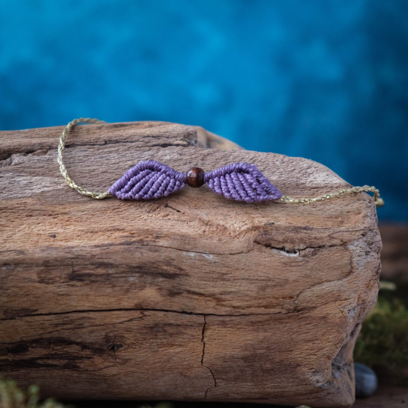 Flügelschlag 'Roval' - Makramee Armband Schlicht mit grünen Flügeln und Perle Flügelschlag 'Roval' - Makramee Armband Schlicht mit grünen Flügeln und Perle