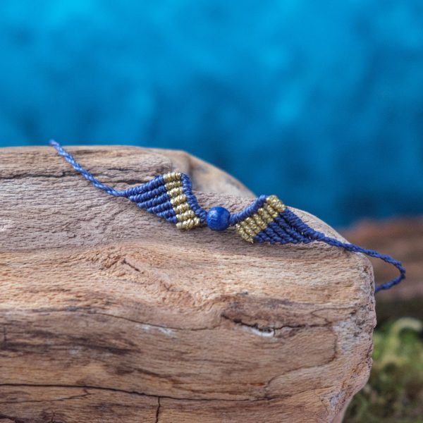 Flügelspitze 'Rafn' - Makramee Armband Schlicht mit zweifarbigen Flügeln und Perle Flügelspitze 'Rafn' - Makramee Armband Schlicht mit zweifarbigen Flügeln und Perle