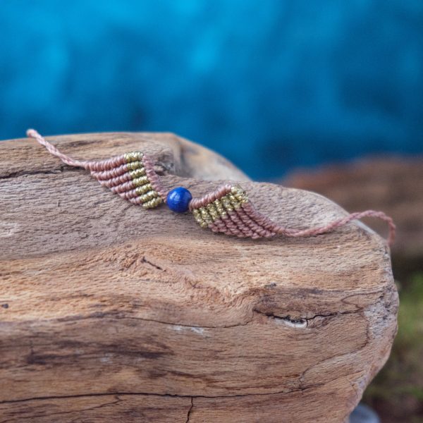 Flügelspitze 'Rafn' - Makramee Armband Schlicht mit zweifarbigen Flügeln und Perle Flügelspitze 'Rafn' - Makramee Armband Schlicht mit zweifarbigen Flügeln und Perle