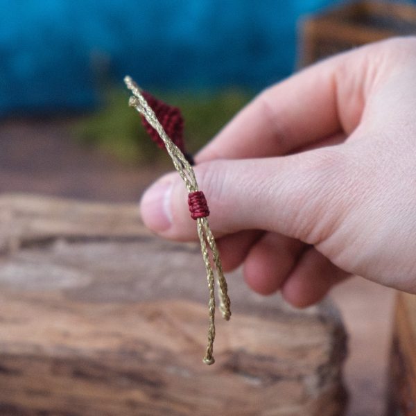 Flügelspitze 'Rafn' - Makramee Armband Schlicht mit zweifarbigen Flügeln und Perle