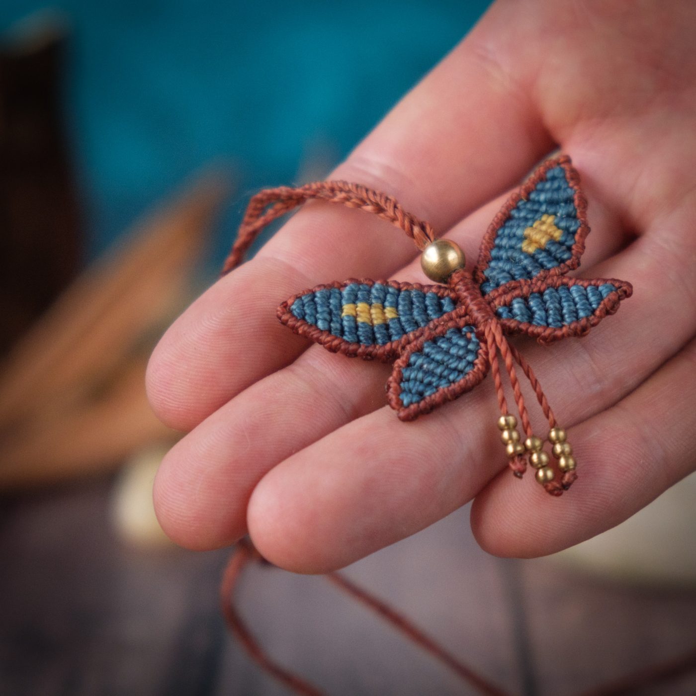 Schmetterling 'Vilwarin' - Makramee Kettenanhänger als Schmetterling und Perlen Schmetterling 'Vilwarin' - Makramee Kettenanhänger als Schmetterling und Perlen