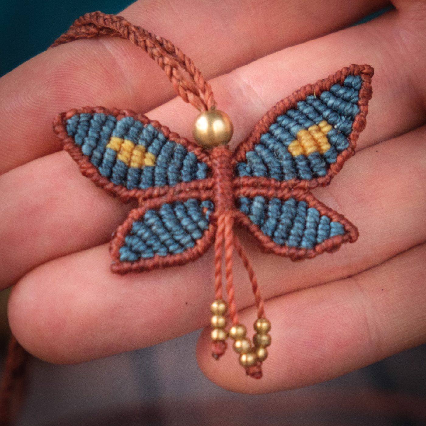 Schmetterling 'Vilwarin' - Makramee Kettenanhänger als Schmetterling und Perlen Schmetterling 'Vilwarin' - Makramee Kettenanhänger als Schmetterling und Perlen