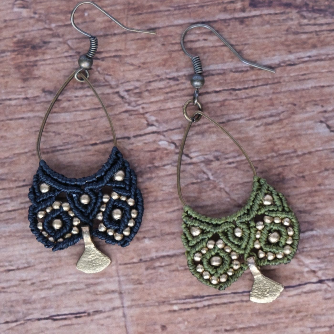 Nachtgeist 'Fuindôl' - Makramee Ohrringe die fantasievollen Nachtgeist symbolisieren Nachtgeist 'Fuindôl' - Makramee Ohrringe die fantasievollen Nachtgeist symbolisieren