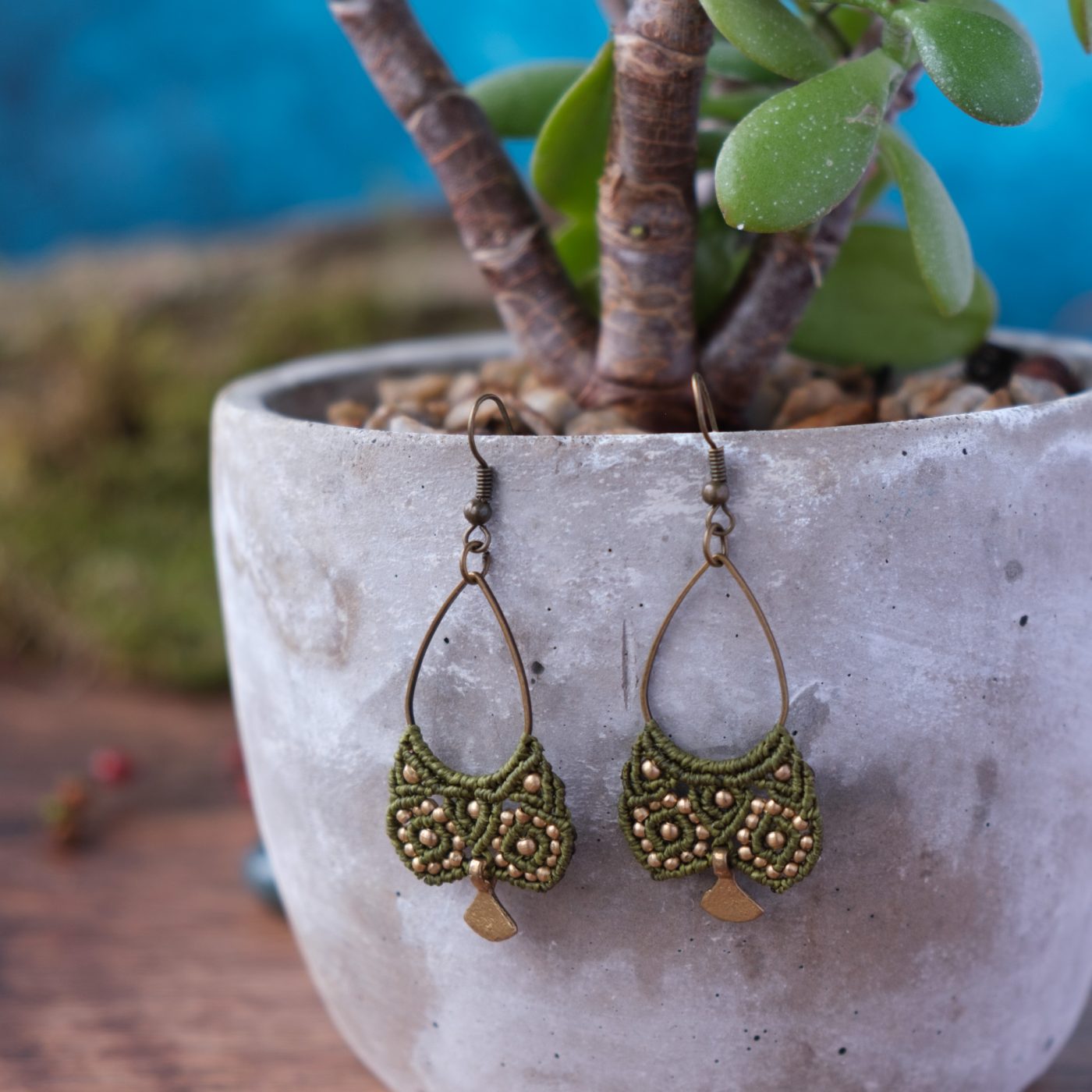 Nachtgeist 'Fuindôl' - Makramee Ohrringe die fantasievollen Nachtgeist symbolisieren Nachtgeist 'Fuindôl' - Makramee Ohrringe die fantasievollen Nachtgeist symbolisieren