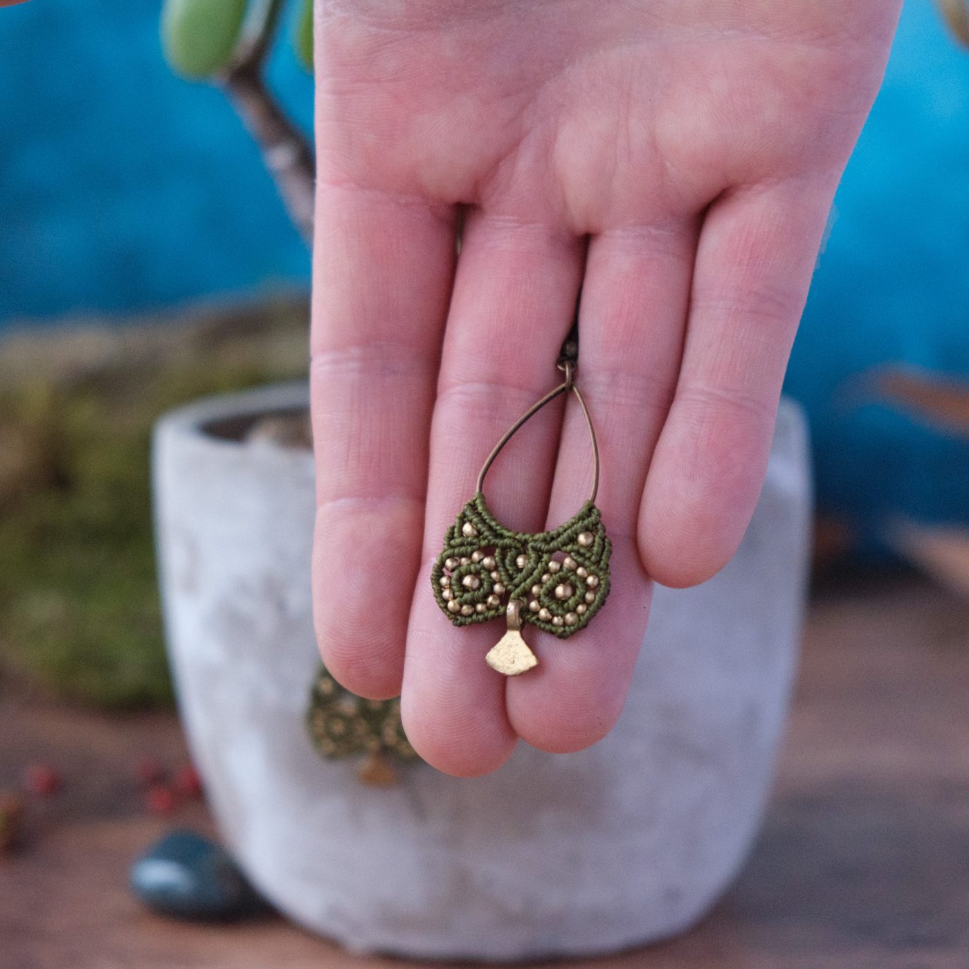 Nachtgeist 'Fuindôl' - Makramee Ohrringe die fantasievollen Nachtgeist symbolisieren Nachtgeist 'Fuindôl' - Makramee Ohrringe die fantasievollen Nachtgeist symbolisieren